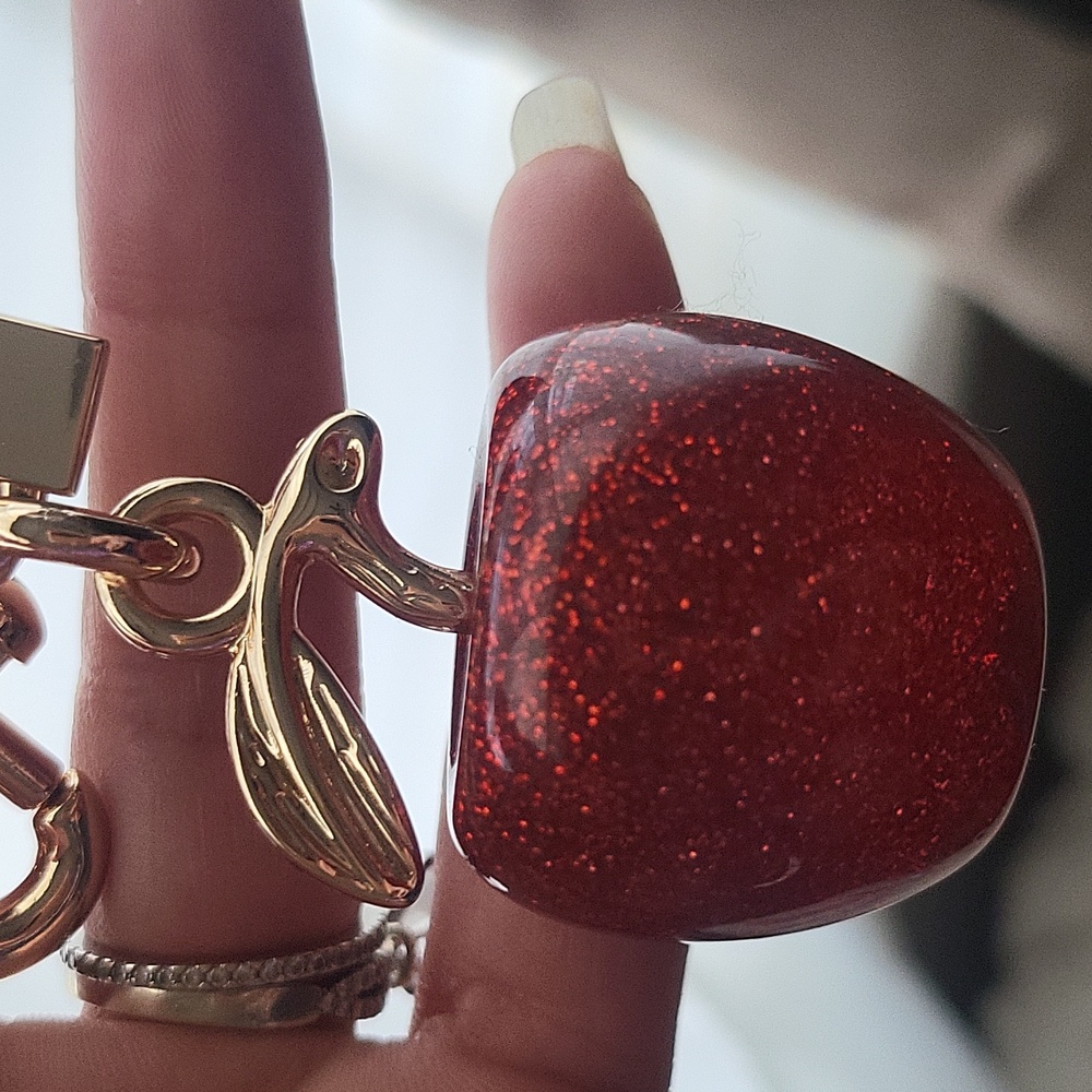 Apple bag charm/Keychain NWT - Picture 3 of 4